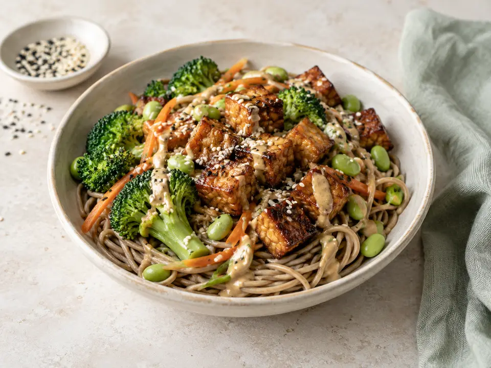 Tempeh se soba nudlemi